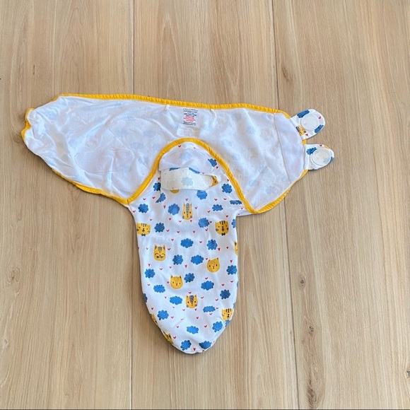 Mama Cheetah Swaddle small/medium 7-14 pounds cat and clouds velcro closure - Picture 3 of 5